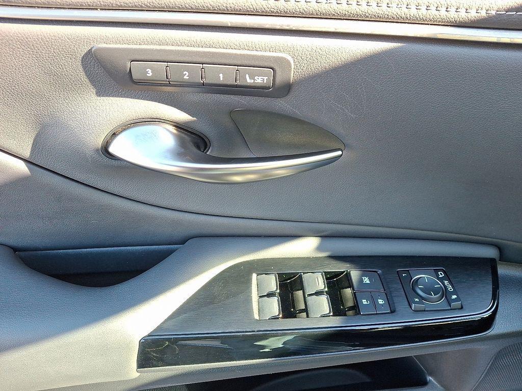 used 2023 Lexus ES 250 car, priced at $29,995