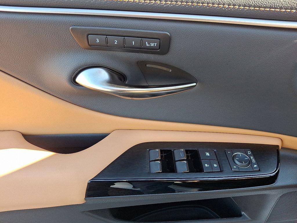 used 2025 Lexus ES 350 car, priced at $44,000