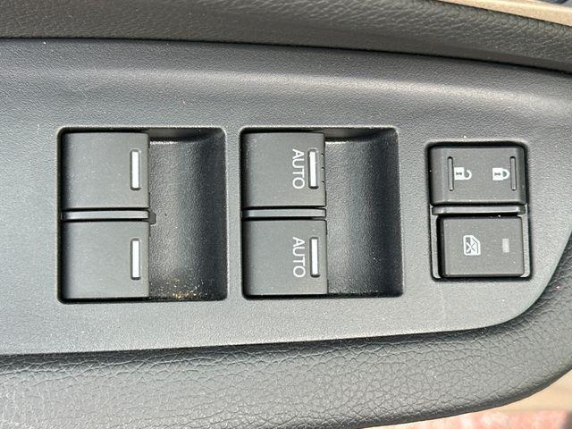 used 2022 Honda Pilot car, priced at $30,998