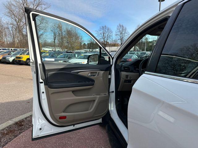 used 2022 Honda Pilot car, priced at $30,998