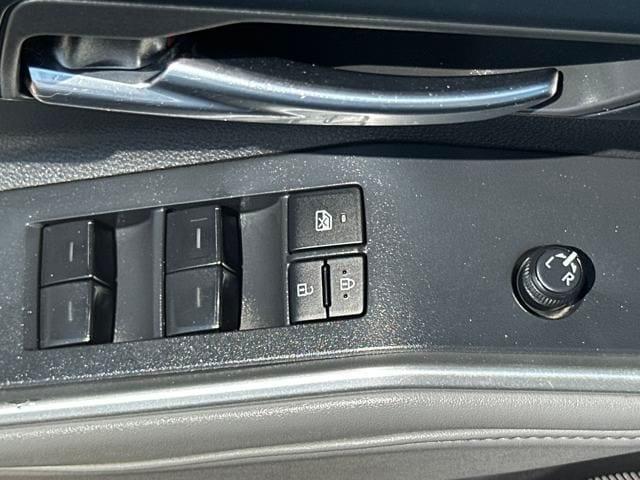 used 2022 Toyota Highlander car, priced at $37,743