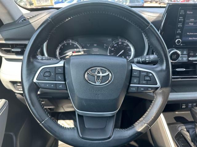 used 2022 Toyota Highlander car, priced at $37,743