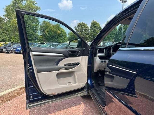 used 2015 Toyota Highlander car, priced at $16,998