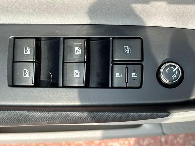 used 2015 Toyota Highlander car, priced at $16,998