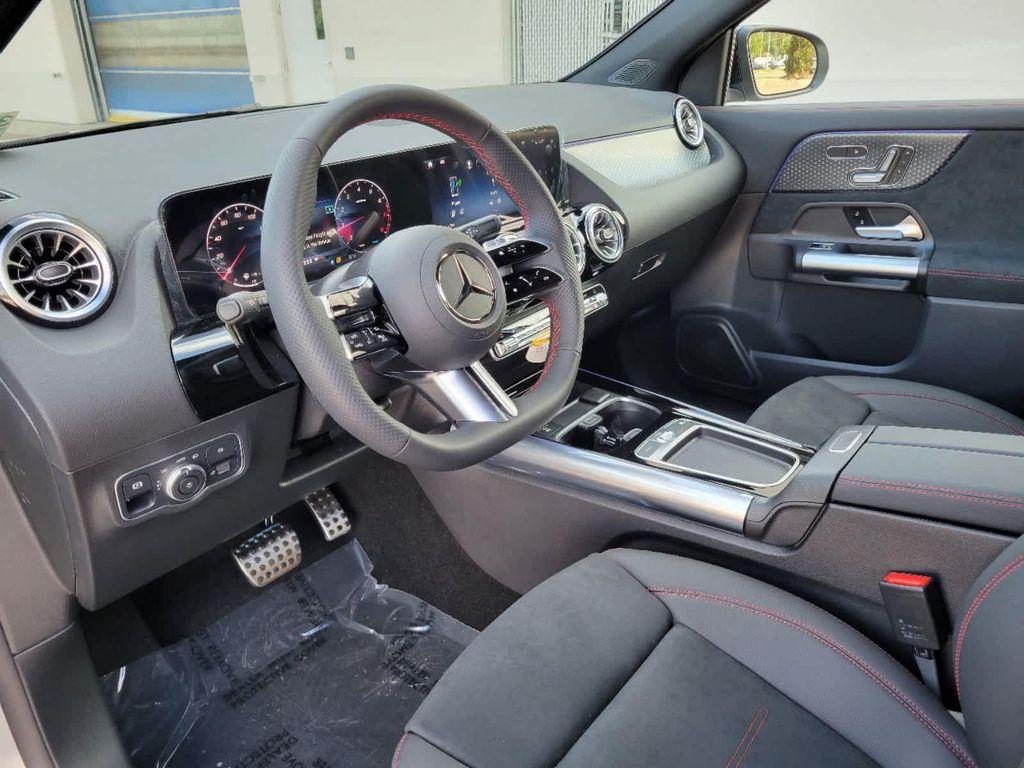 new 2025 Mercedes-Benz GLA 250 car, priced at $51,720