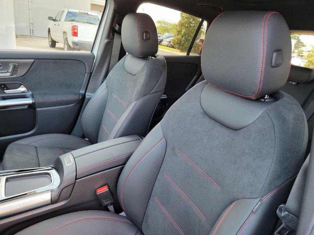 new 2025 Mercedes-Benz GLA 250 car, priced at $51,720