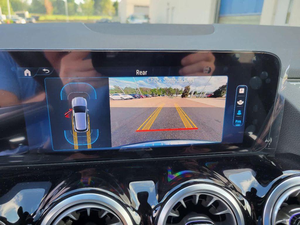 new 2025 Mercedes-Benz GLA 250 car, priced at $51,720