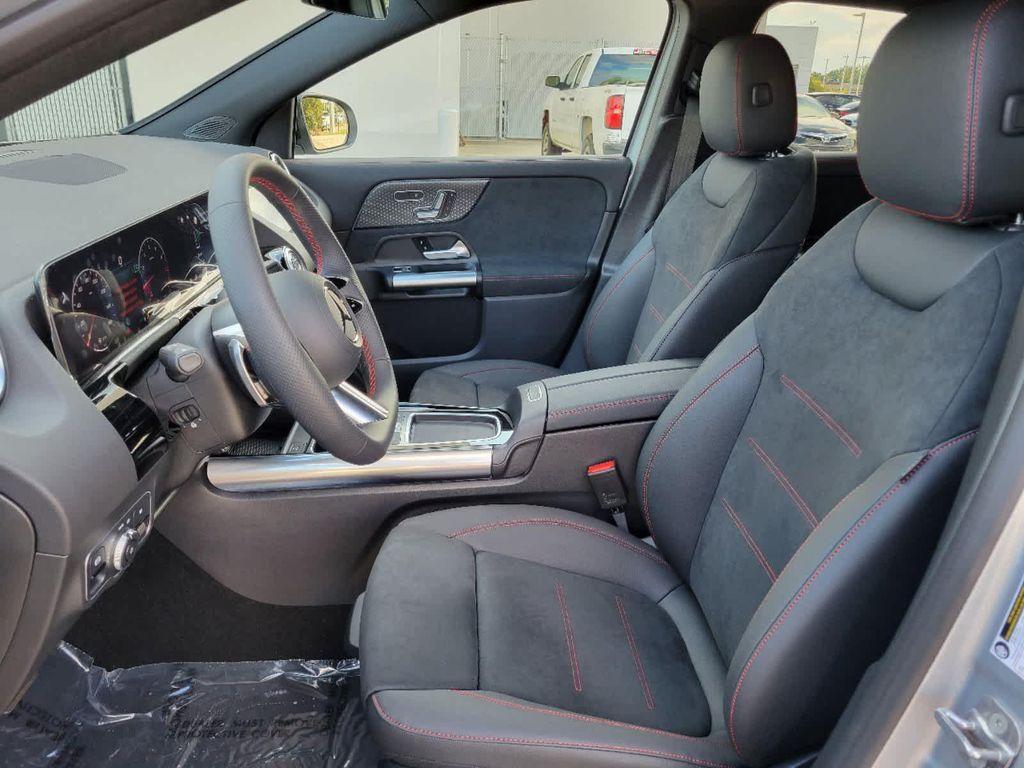 new 2025 Mercedes-Benz GLA 250 car, priced at $51,720