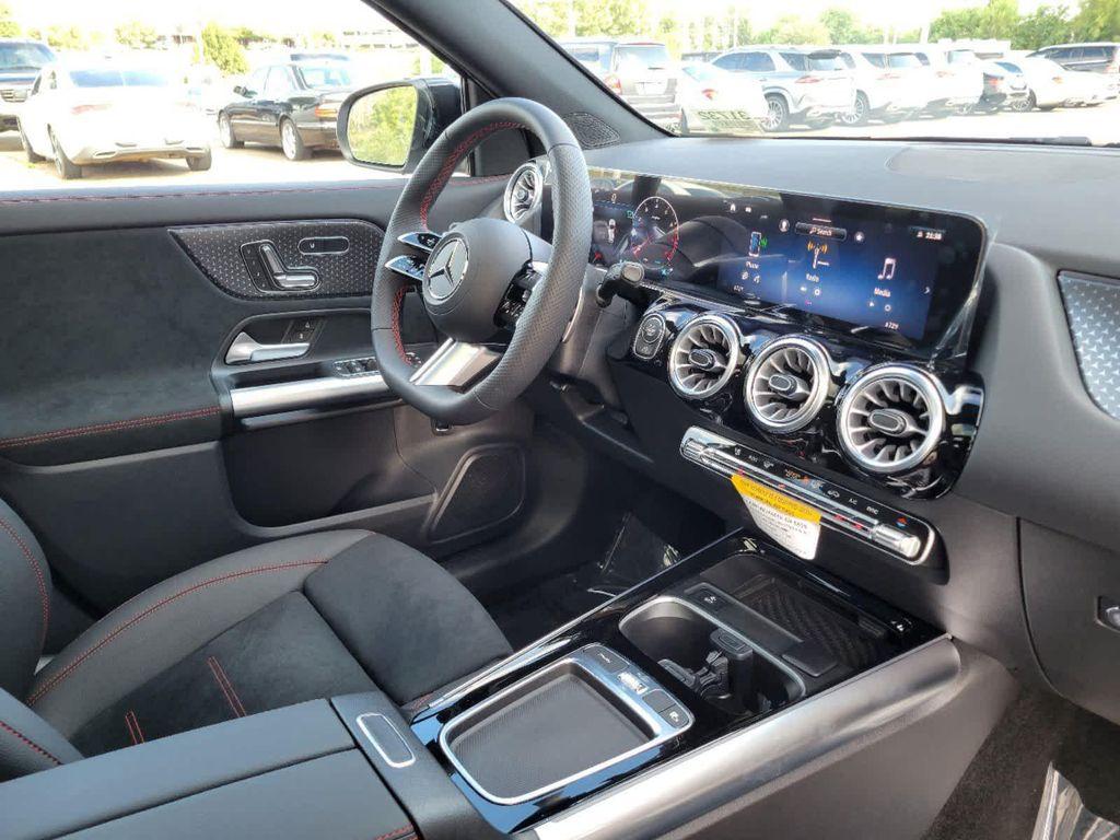 new 2025 Mercedes-Benz GLA 250 car, priced at $51,720