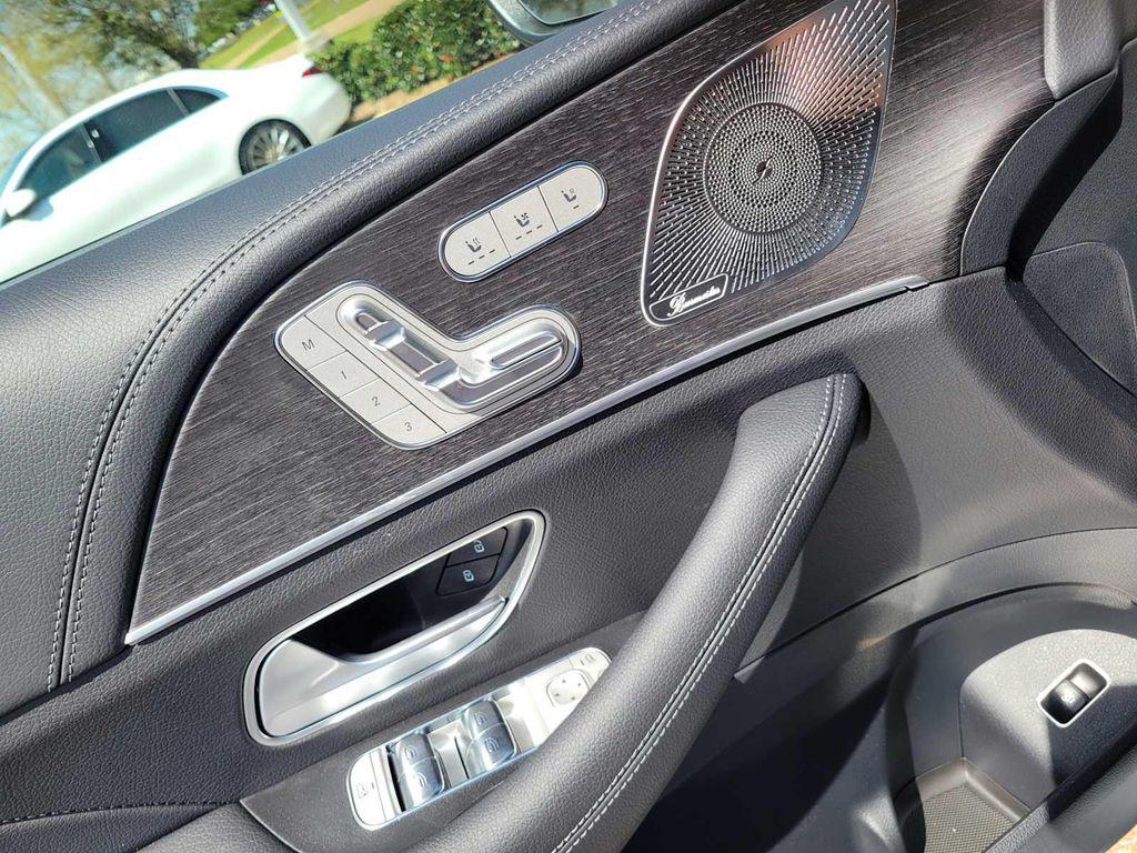 new 2025 Mercedes-Benz GLS 450 car, priced at $96,525