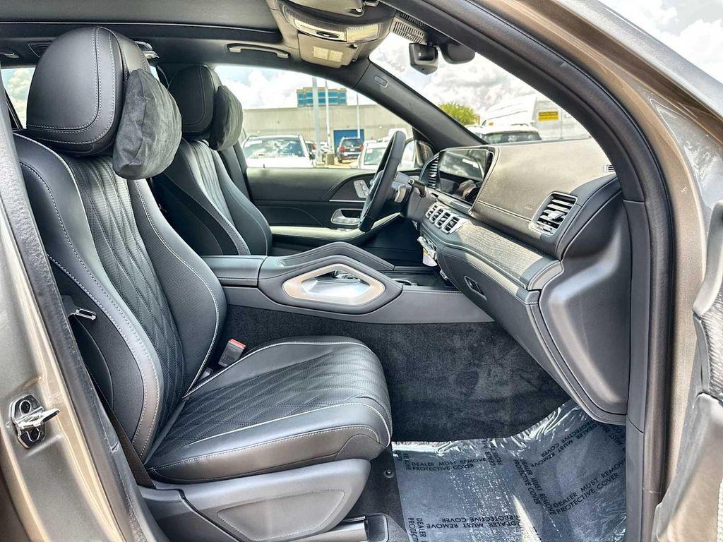 new 2026 Mercedes-Benz Maybach GLS 600 car, priced at $211,155