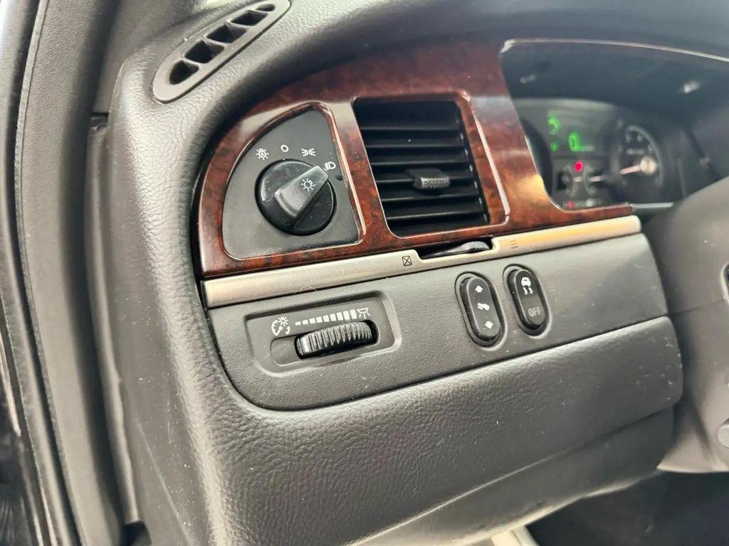 used 2007 Lincoln Town Car car, priced at $7,995