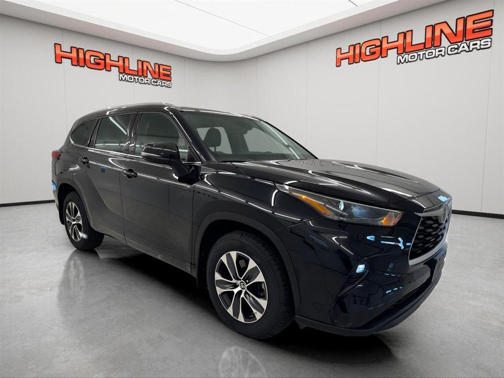 used 2022 Toyota Highlander car, priced at $32,995