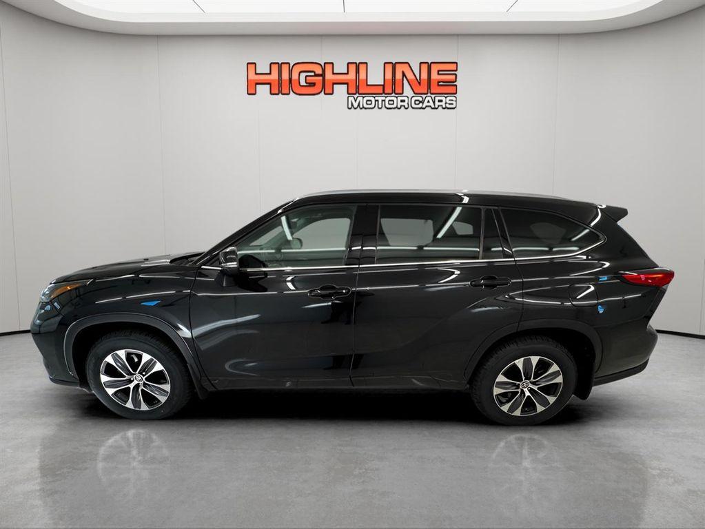 used 2022 Toyota Highlander car, priced at $32,995