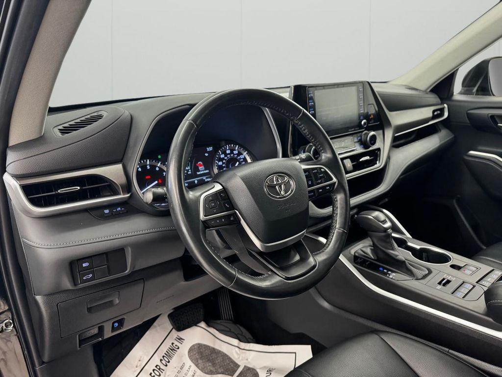 used 2022 Toyota Highlander car, priced at $32,995