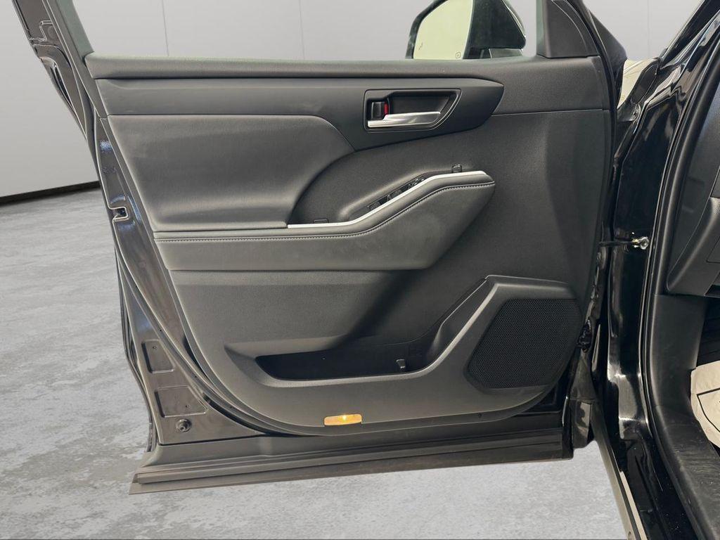 used 2022 Toyota Highlander car, priced at $32,995