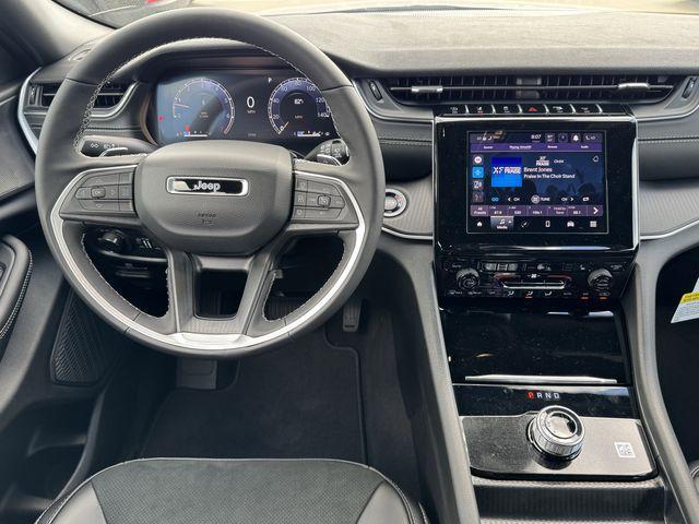 new 2025 Jeep Grand Cherokee car, priced at $38,475