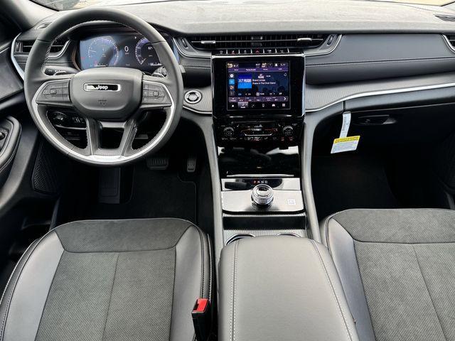 new 2025 Jeep Grand Cherokee car, priced at $38,475