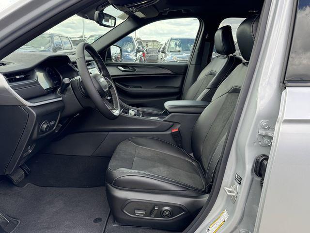 new 2025 Jeep Grand Cherokee car, priced at $38,475