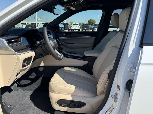 new 2025 Jeep Grand Cherokee car, priced at $40,815