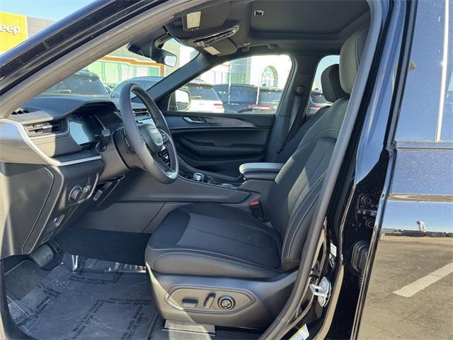 used 2025 Jeep Grand Cherokee car, priced at $32,399