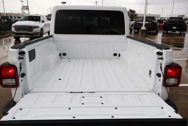 new 2026 Jeep Gladiator car, priced at $45,005