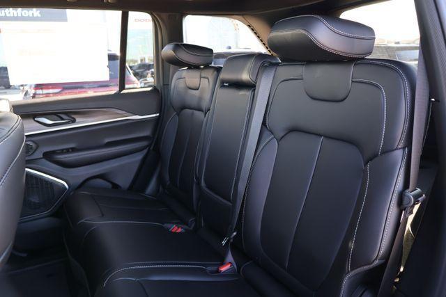 new 2026 Jeep Grand Cherokee car, priced at $43,825