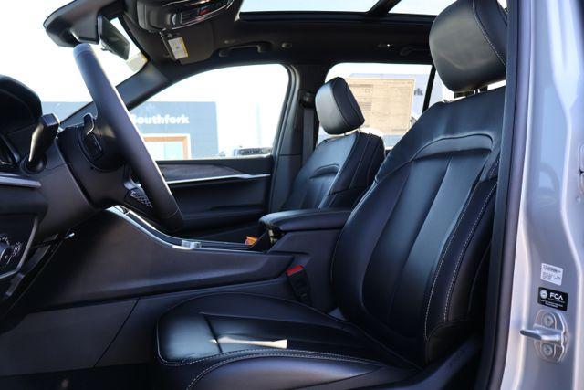 new 2026 Jeep Grand Cherokee car, priced at $43,825