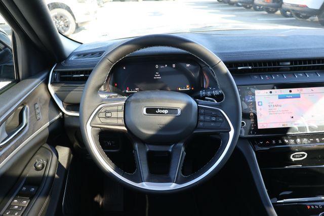 new 2026 Jeep Grand Cherokee car, priced at $43,825