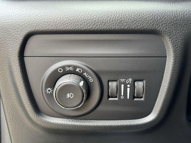 new 2025 Jeep Grand Cherokee car, priced at $42,585