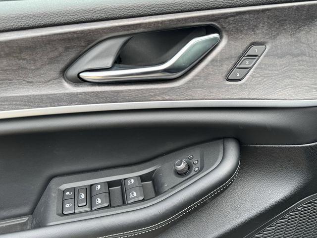 new 2025 Jeep Grand Cherokee car, priced at $42,585