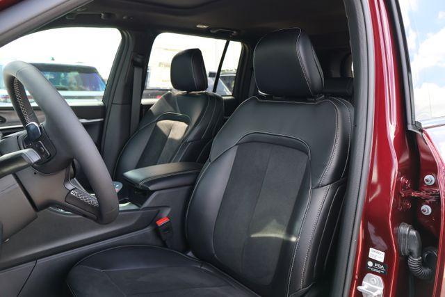 new 2026 Jeep Grand Cherokee car, priced at $41,675