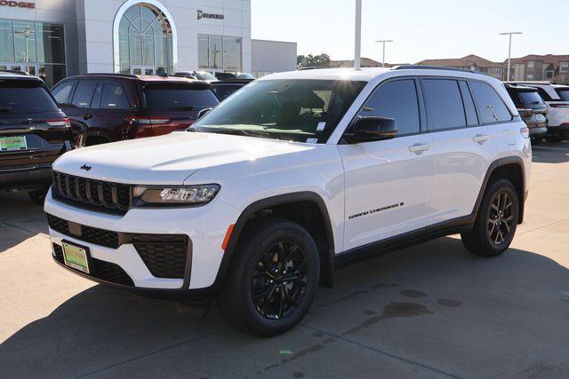 new 2026 Jeep Grand Cherokee car, priced at $39,925