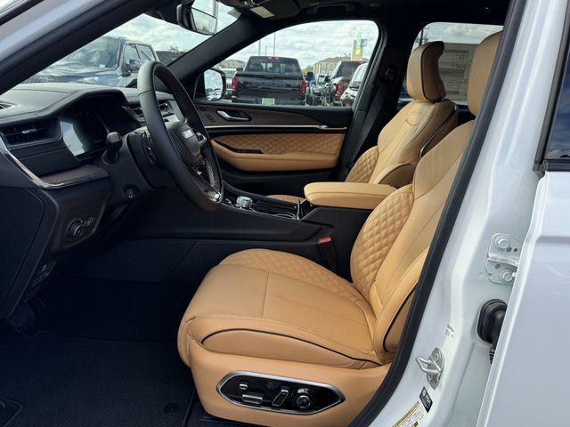 new 2025 Jeep Grand Cherokee car, priced at $54,255