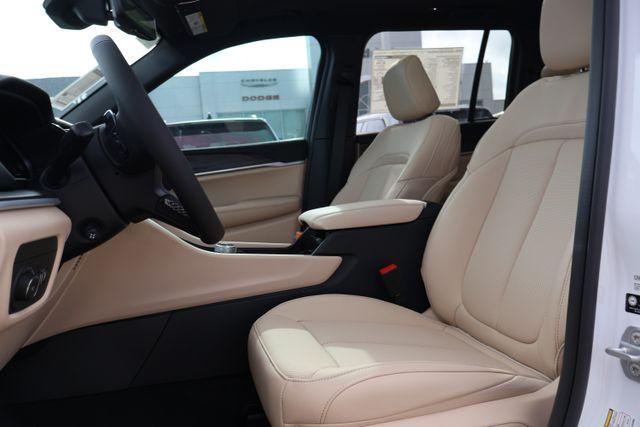 new 2026 Jeep Grand Cherokee car, priced at $42,830