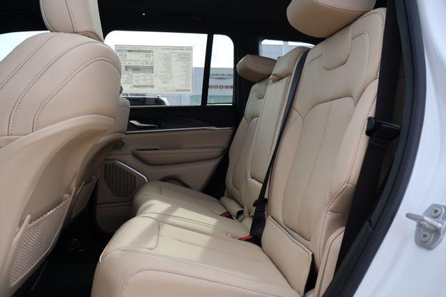 new 2026 Jeep Grand Cherokee car, priced at $42,830