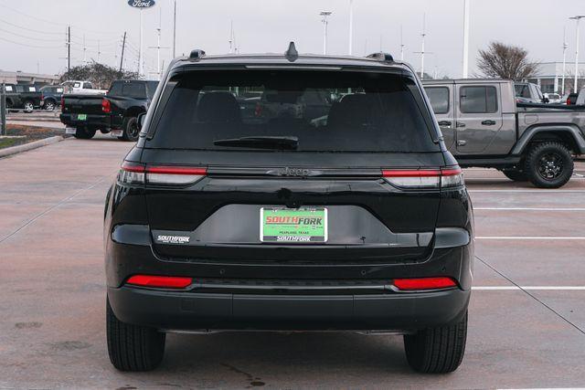 new 2025 Jeep Grand Cherokee car, priced at $37,480