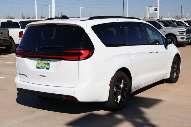 new 2026 Chrysler Pacifica car, priced at $41,405
