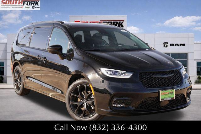 new 2026 Chrysler Pacifica car, priced at $42,206