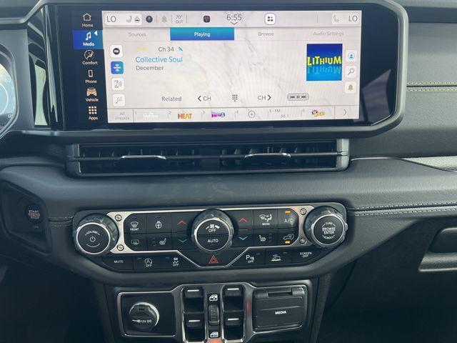 new 2025 Jeep Wrangler car, priced at $47,265