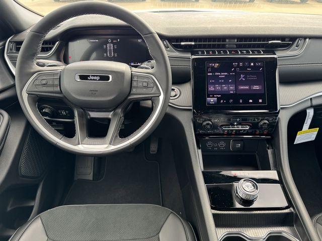 new 2025 Jeep Grand Cherokee car, priced at $38,530