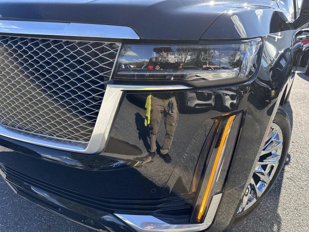 used 2022 Cadillac Escalade ESV car, priced at $62,824