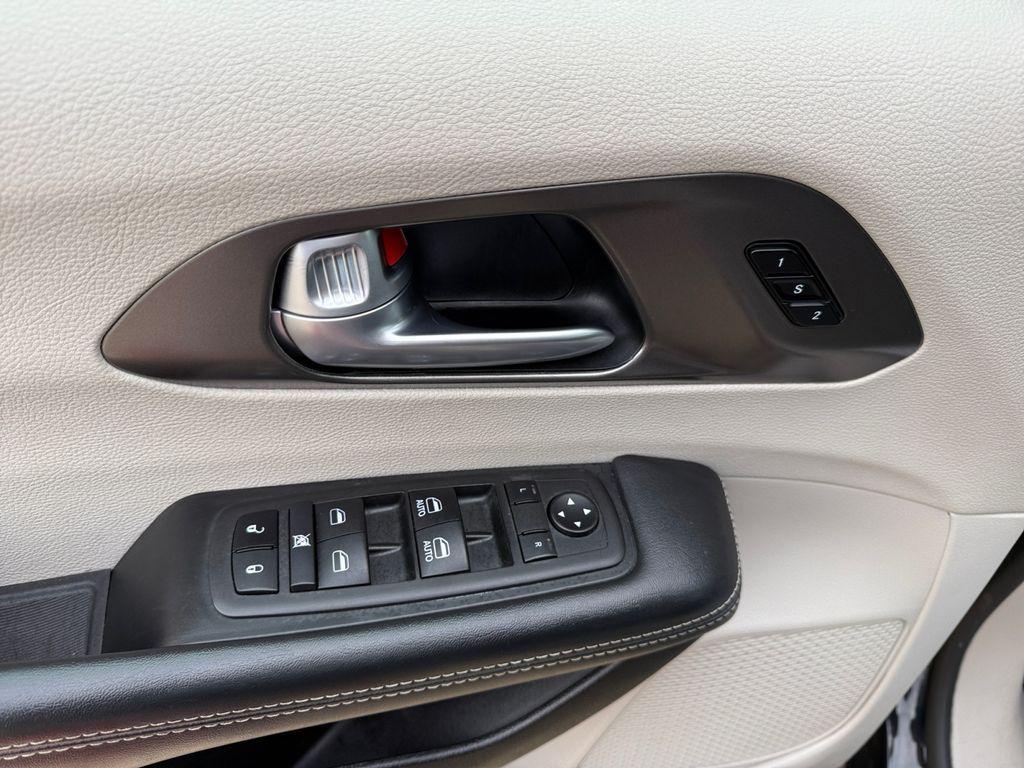 used 2024 Chrysler Pacifica car, priced at $23,749