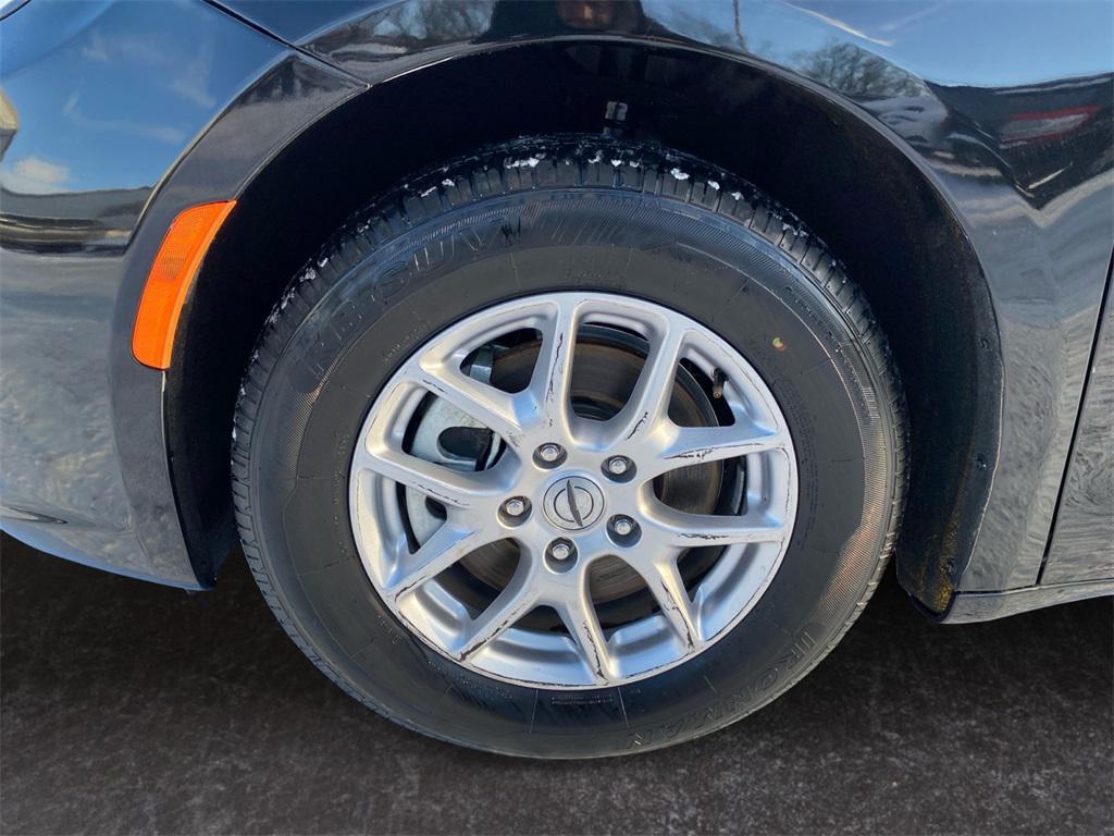 used 2024 Chrysler Pacifica car, priced at $29,200