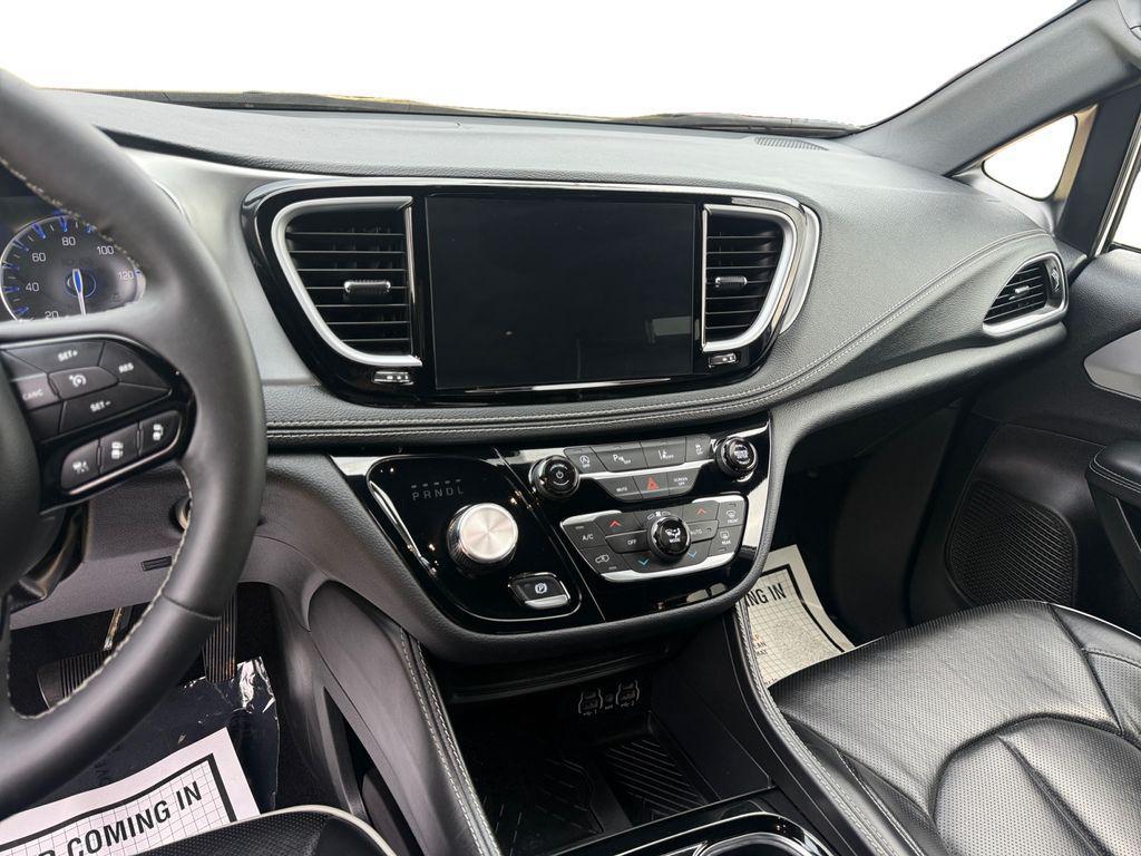 used 2025 Chrysler Pacifica car, priced at $34,524