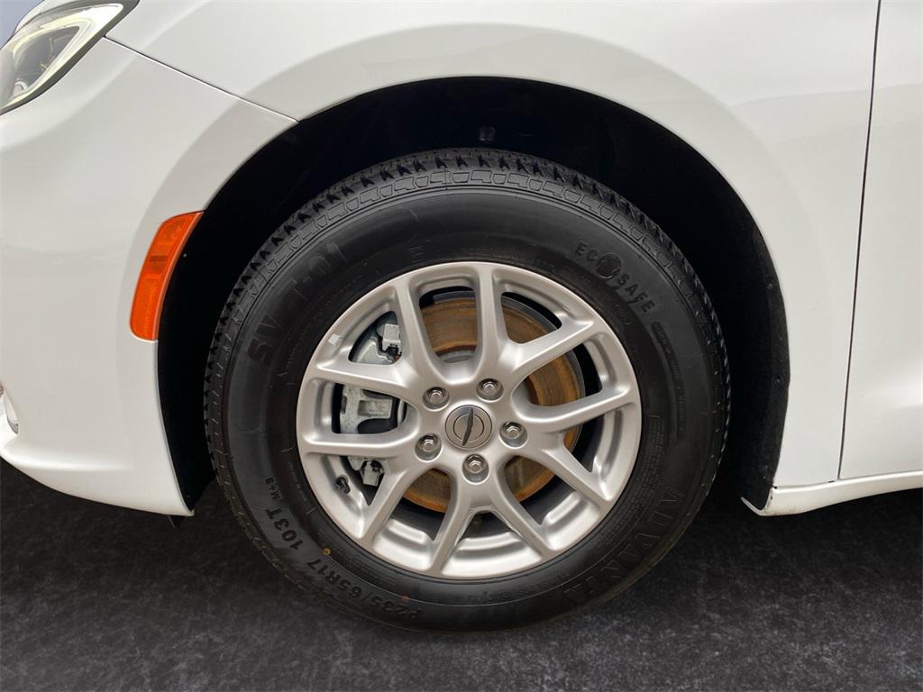 used 2024 Chrysler Pacifica car, priced at $29,143