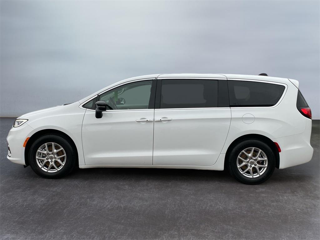 used 2024 Chrysler Pacifica car, priced at $29,143