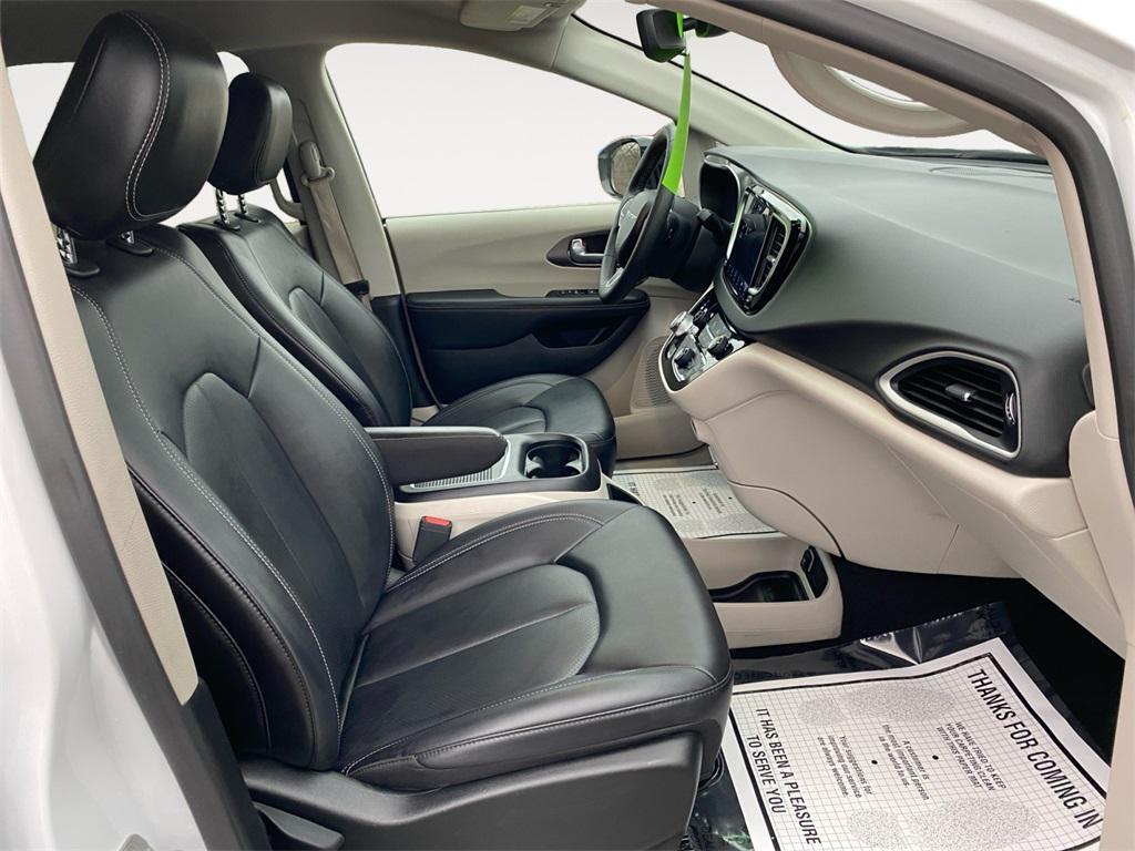 used 2024 Chrysler Pacifica car, priced at $29,143