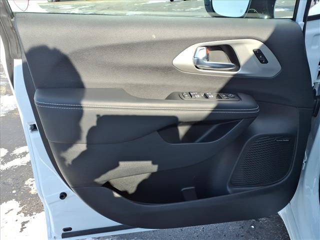 used 2025 Chrysler Pacifica car, priced at $42,999