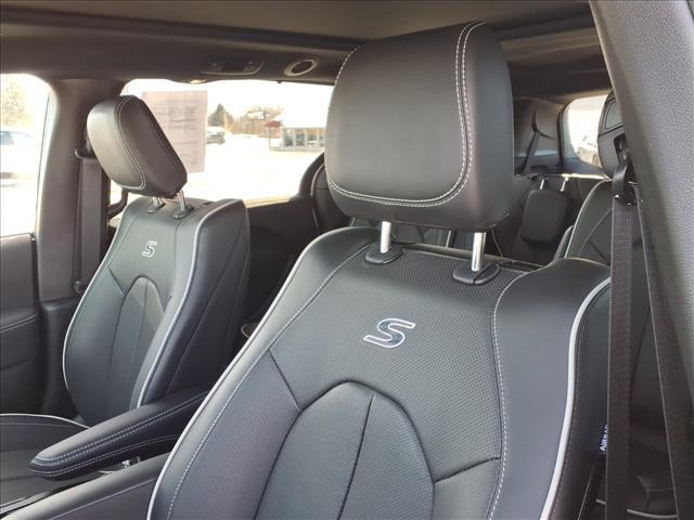 used 2025 Chrysler Pacifica car, priced at $42,999